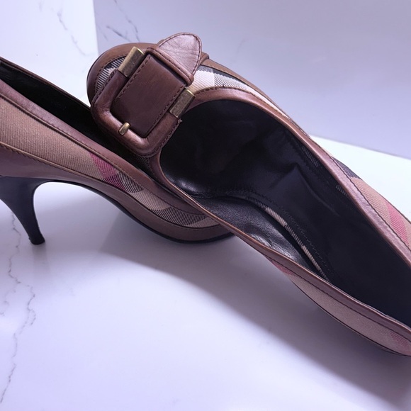 Elegant  Burberry Brown Plaid Women's Heels - Picture 3 of 6